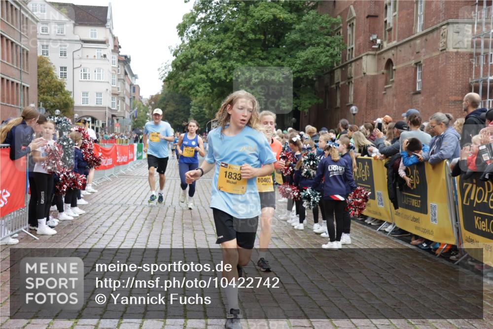 13.09.2026 - Kiel Lauf Yannick Fuchs http://msf.ph/oto/10422742 13.09.2026 09:43:39 Ziel 40, 1049, 1833, 1857, 4171, 5964, 7773, 7905, 8770, 8834, 9323, 9934, 10300, 10460, 11246, 12101, 12164, 12575, 255, 401, 623, 1508, 3041, 4256, 5929, 6377, 7099, 7532, 7857, 8066, 8808, 9354, 9933, 10047, 10118, 10189, 10300, 12259, 12575, 654, 4522, 5026, 5171, 5857, 7510, 7948, 9814, 10641, 10931, 12376, 1040, 3850, 5530, 8191, 9354, 11753, 12259 meine-sportfotos.de