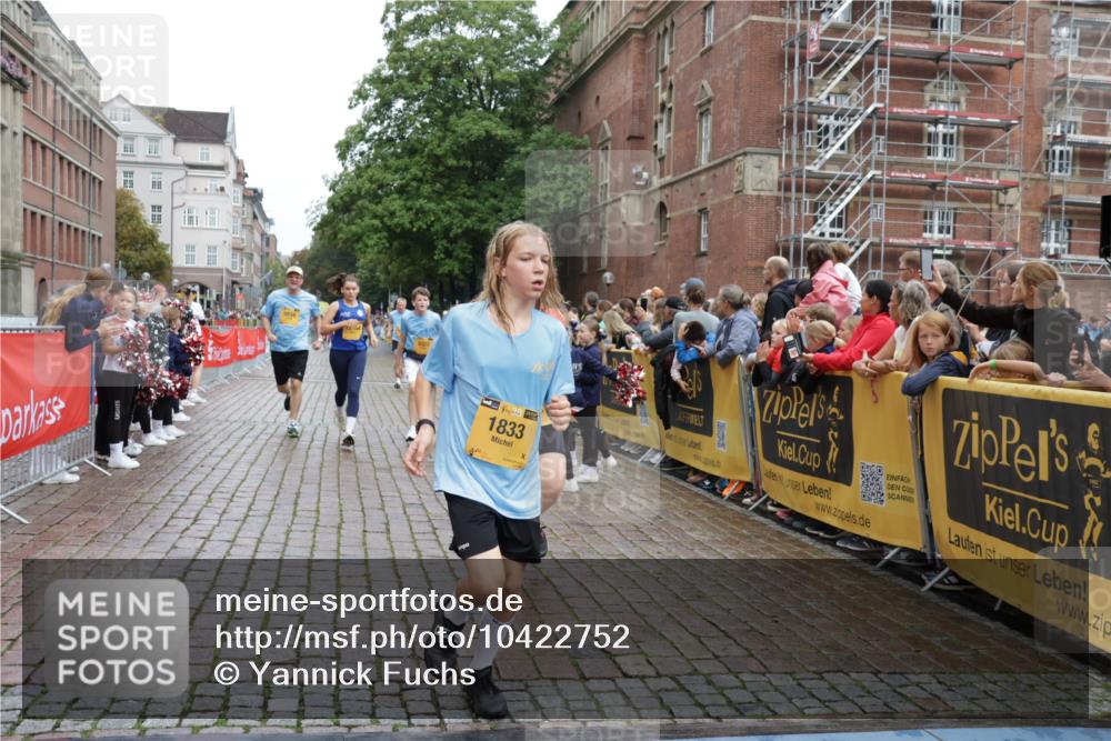 13.09.2026 - Kiel Lauf Yannick Fuchs http://msf.ph/oto/10422752 13.09.2026 09:43:40 Ziel 40, 1049, 1833, 1857, 4171, 5964, 7773, 7905, 8770, 8834, 9323, 9934, 10460, 11246, 12101, 12164, 255, 401, 623, 1508, 3041, 4256, 5929, 6377, 7099, 7532, 7857, 8066, 8808, 9354, 9933, 10047, 10118, 10189, 10300, 12259, 12575, 654, 4522, 5026, 5171, 5857, 7510, 7948, 9814, 10641, 10931, 12376, 1040, 3041, 3850, 5530, 9354, 11753, 12259 meine-sportfotos.de