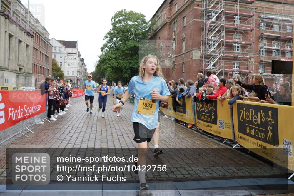 13.09.2026 - Kiel Lauf Yannick Fuchs http://msf.ph/oto/10422756 13.09.2026 09:43:40 Ziel 40, 1049, 1833, 1857, 4171, 5964, 7773, 7905, 8770, 8834, 9323, 9934, 10460, 11246, 12101, 12164, 255, 401, 623, 1508, 3041, 4256, 5929, 6377, 7099, 7532, 7857, 8066, 8808, 9354, 9933, 10047, 10118, 10189, 10300, 12259, 12575, 654, 4522, 5026, 5171, 5857, 7510, 7948, 9814, 10641, 10931, 12376, 1040, 3041, 3850, 5530, 9354, 11753, 12259 meine-sportfotos.de