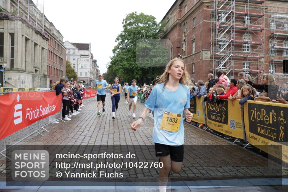 13.09.2026 - Kiel Lauf Yannick Fuchs http://msf.ph/oto/10422760 13.09.2026 09:43:40 Ziel 40, 1049, 1833, 1857, 4171, 5964, 7773, 7905, 8770, 8834, 9323, 9934, 10460, 11246, 12101, 12164, 255, 401, 623, 1508, 3041, 4256, 5929, 6377, 7099, 7532, 7857, 8066, 8808, 9354, 9933, 10047, 10118, 10189, 10300, 12259, 12575, 654, 4522, 5026, 5171, 5857, 7510, 7948, 9814, 10641, 10931, 12376, 1040, 3041, 3850, 5530, 9354, 11753, 12259 meine-sportfotos.de