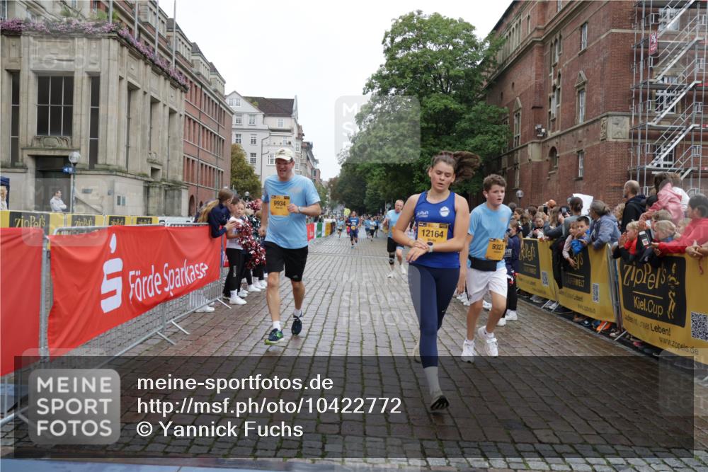 13.09.2026 - Kiel Lauf Yannick Fuchs http://msf.ph/oto/10422772 13.09.2026 09:43:42 Ziel 1049, 1833, 4171, 5964, 7773, 7905, 8770, 8834, 9323, 9934, 10460, 11246, 12101, 12164, 40, 255, 401, 623, 1508, 1857, 3041, 4256, 5929, 6377, 7099, 7532, 7773, 7857, 8066, 8770, 8808, 9933, 10047, 10118, 10189, 10300, 12259, 12575, 654, 4522, 5026, 5171, 5857, 7510, 7948, 9814, 10641, 10931, 11653, 12376, 1040, 3041, 3850, 5530, 9354, 11753, 12259 meine-sportfotos.de