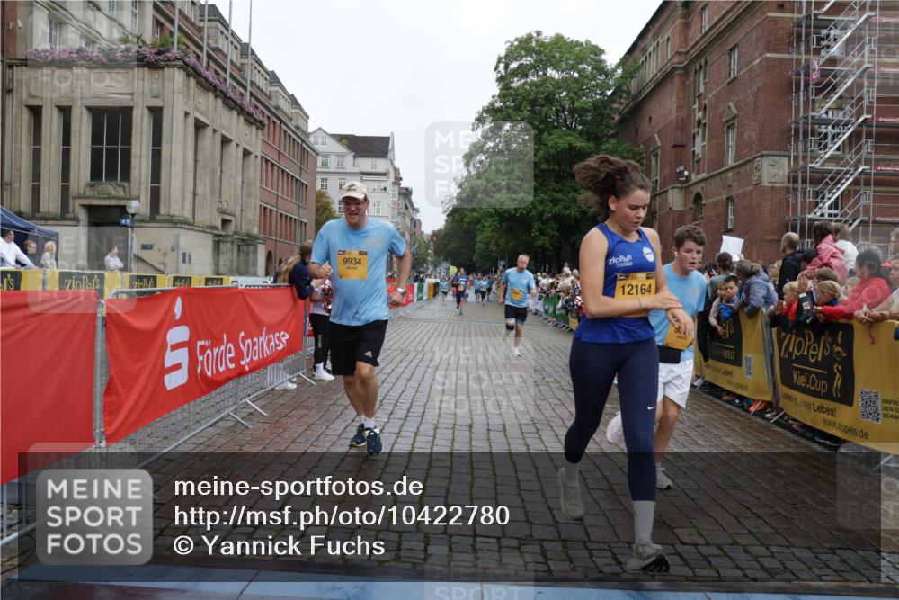 13.09.2026 - Kiel Lauf Yannick Fuchs http://msf.ph/oto/10422780 13.09.2026 09:43:42 Ziel 1049, 1833, 4171, 5964, 7773, 7905, 8770, 8834, 9323, 9934, 10460, 11246, 12101, 12164, 40, 255, 401, 623, 1508, 1857, 3041, 4256, 5929, 6377, 7099, 7532, 7773, 7857, 8066, 8770, 8808, 9933, 10047, 10118, 10189, 10300, 12259, 12575, 654, 4522, 5026, 5171, 5857, 7510, 7948, 9814, 10641, 10931, 11653, 12376, 1040, 3041, 3850, 5530, 9354, 11753, 12259 meine-sportfotos.de