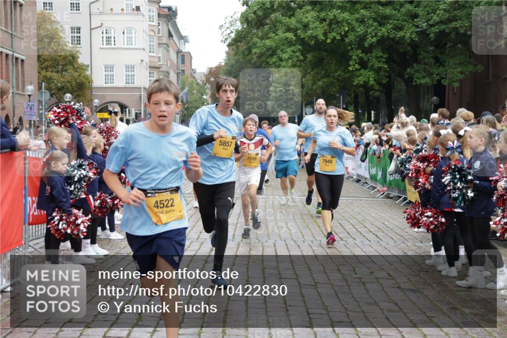 13.09.2026 - Kiel Lauf Yannick Fuchs http://msf.ph/oto/10422830 13.09.2026 09:43:51 Ziel 654, 4522, 5171, 5857, 5964, 7510, 7948, 9814, 10641, 10931, 12376, 40, 255, 401, 623, 1049, 1833, 1857, 4171, 4256, 6377, 7099, 7773, 7857, 7905, 8066, 8770, 8834, 9323, 9934, 10189, 10300, 10460, 11246, 12101, 12164, 12575, 4092, 4283, 5026, 6550, 7753, 8300, 11653, 11655, 12098, 12373, 255, 623, 1508, 5929, 7099, 7532, 8808, 9933, 10047, 10118 meine-sportfotos.de