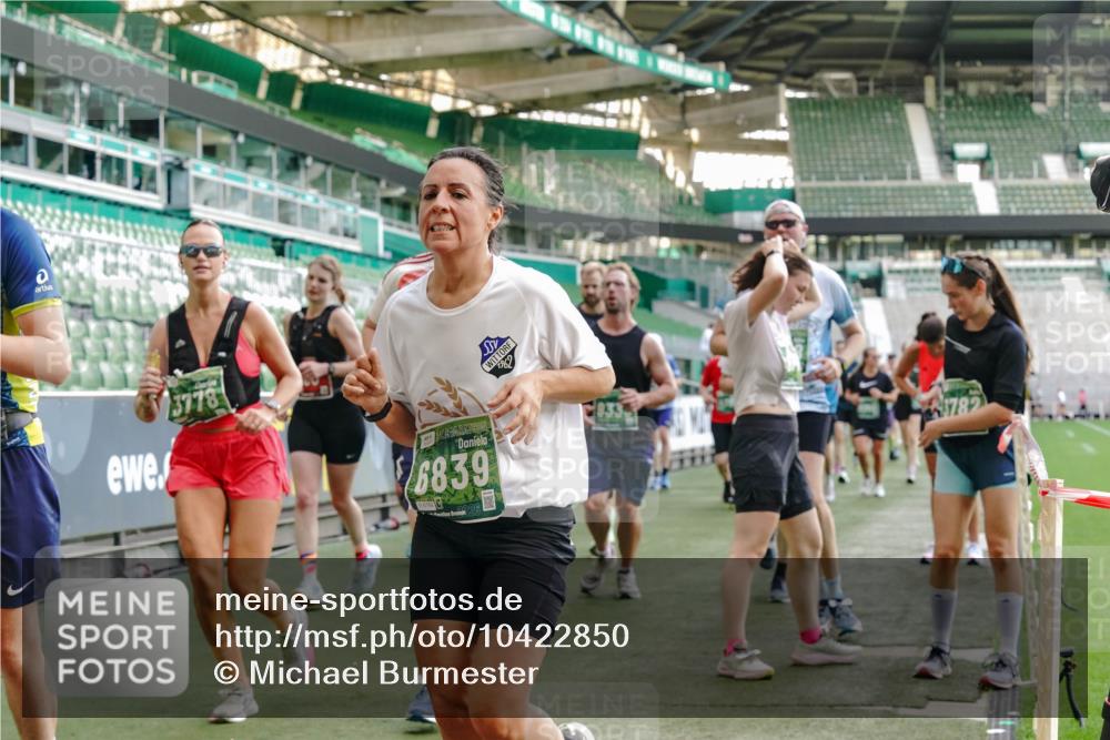 13.09.2026 - 21. swb-Marathon Bremen Michael Burmester http://msf.ph/oto/10422850 13.09.2026 13:23:02 Laufen im Stadion 128, 160, 211, 258, 324, 343, 351, 434, 533, 571, 609, 708, 851, 892, 1060, 1157, 1178, 1259, 1331, 1344, 1417, 1597, 1598, 1657, 1669, 1691, 1729, 1746, 1788, 1883, 2213, 2286, 2290, 2433, 2445, 2475, 2495, 2504, 2526, 2619, 2632, 2652, 2660, 2685, 2711, 2768, 2936, 2964, 2968, 2995, 3022, 3034, 3225, 3252, 3282, 3288, 3292, 3347, 3351, 3364, 3395, 3423, 3447, 3505, 3530, 3559, 3682, 3727, 3770, 3784, 3819, 4020, 4054, 4231, 4406, 4407, 4431, 4466, 4467, 4584, 1506 meine-sportfotos.de