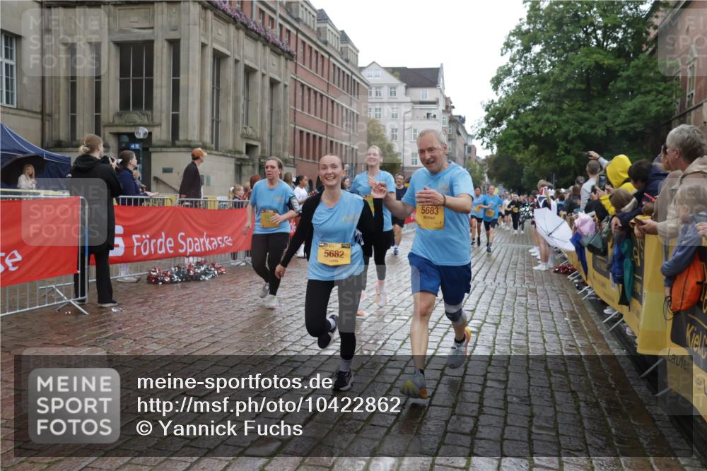 13.09.2026 - Kiel Lauf Yannick Fuchs http://msf.ph/oto/10422862 13.09.2026 10:56:49 Ziel 452, 1115, 1157, 1302, 2526, 2675, 3015, 4367, 4912, 5150, 6723, 7209, 7542, 7912, 8045, 8799, 9171, 10068, 11211, 11458, 12144, 12721, 248, 476, 929, 1139, 1157, 1504, 1557, 1618, 1666, 1805, 2075, 2454, 2526, 2560, 2674, 2880, 3000, 3061, 3267, 3286, 3410, 3413, 3466, 4180, 4209, 4440, 4806, 5067, 5593, 5682, 5683, 6067, 6530, 6882, 6884, 7594, 7642, 8989, 8997, 9210, 9674, 10264, 10509, 10570, 10621, 10659, 502, 1461, 2632, 5467, 5532, 6540, 778, 10750, 10774, 12171 meine-sportfotos.de
