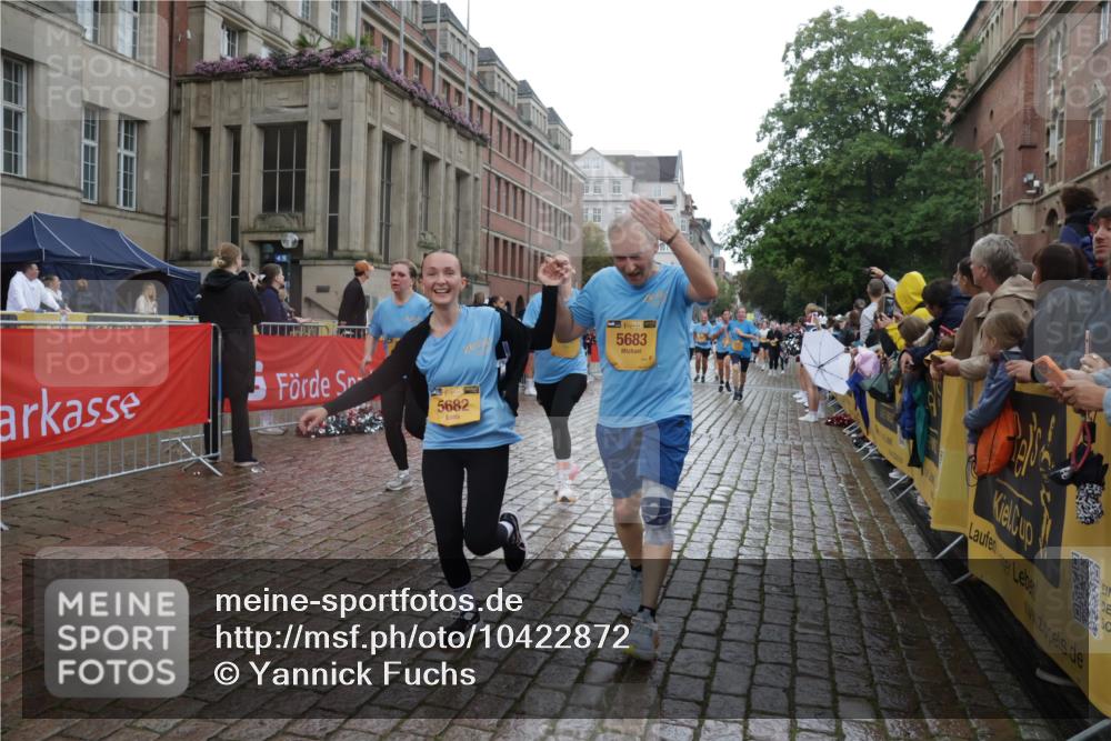 13.09.2026 - Kiel Lauf Yannick Fuchs http://msf.ph/oto/10422872 13.09.2026 10:56:50 Ziel 452, 1115, 1302, 2675, 3015, 4367, 4912, 5150, 6723, 7209, 7542, 7912, 8045, 8799, 9171, 10068, 11211, 11458, 12144, 12721, 248, 476, 929, 1139, 1157, 1504, 1557, 1618, 1666, 1805, 2075, 2454, 2526, 2560, 2674, 2880, 3000, 3061, 3286, 3410, 3413, 3466, 4180, 4209, 4440, 4806, 5067, 5593, 5682, 5683, 6067, 6530, 6882, 6884, 7209, 7594, 7642, 7912, 8989, 8997, 9674, 10264, 10509, 10621, 10659, 502, 1461, 2632, 5467, 5532, 6540, 778, 10750, 10774, 12171 meine-sportfotos.de
