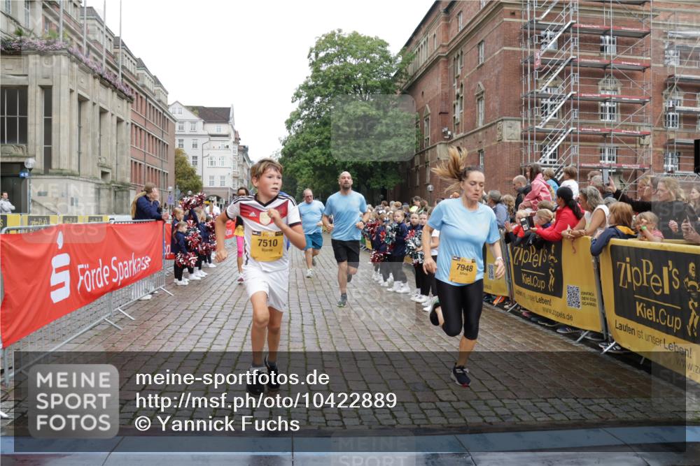 13.09.2026 - Kiel Lauf Yannick Fuchs http://msf.ph/oto/10422889 13.09.2026 09:43:54 Ziel 654, 4522, 5026, 5171, 5857, 7510, 7948, 9814, 10641, 10931, 12376, 40, 401, 1049, 1833, 1857, 4171, 4256, 5964, 6377, 7773, 7857, 7905, 8066, 8770, 8834, 9323, 9934, 10189, 10300, 10460, 11246, 12101, 12164, 12575, 793, 4092, 4283, 6550, 7753, 8300, 11653, 11655, 12098, 12373, 255, 623, 1508, 5929, 6377, 7099, 7532, 8808, 9933, 10118 meine-sportfotos.de