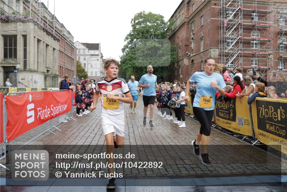 13.09.2026 - Kiel Lauf Yannick Fuchs http://msf.ph/oto/10422892 13.09.2026 09:43:54 Ziel 654, 4522, 5026, 5171, 5857, 7510, 7948, 9814, 10641, 10931, 12376, 40, 401, 1049, 1833, 1857, 4171, 4256, 5964, 6377, 7773, 7857, 7905, 8066, 8770, 8834, 9323, 9934, 10189, 10300, 10460, 11246, 12101, 12164, 12575, 793, 4092, 4283, 6550, 7753, 8300, 11653, 11655, 12098, 12373, 255, 623, 1508, 5929, 6377, 7099, 7532, 8808, 9933, 10118 meine-sportfotos.de