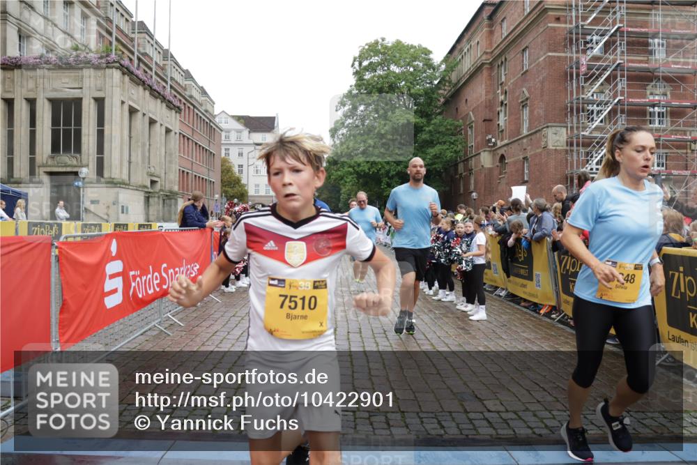 13.09.2026 - Kiel Lauf Yannick Fuchs http://msf.ph/oto/10422901 13.09.2026 09:43:54 Ziel 654, 4522, 5026, 5171, 5857, 7510, 7948, 9814, 10641, 10931, 12376, 40, 401, 1049, 1833, 1857, 4171, 4256, 5964, 6377, 7773, 7857, 7905, 8066, 8770, 8834, 9323, 9934, 10189, 10300, 10460, 11246, 12101, 12164, 12575, 793, 4092, 4283, 6550, 7753, 8300, 11653, 11655, 12098, 12373, 255, 623, 1508, 5929, 6377, 7099, 7532, 8808, 9933, 10118 meine-sportfotos.de