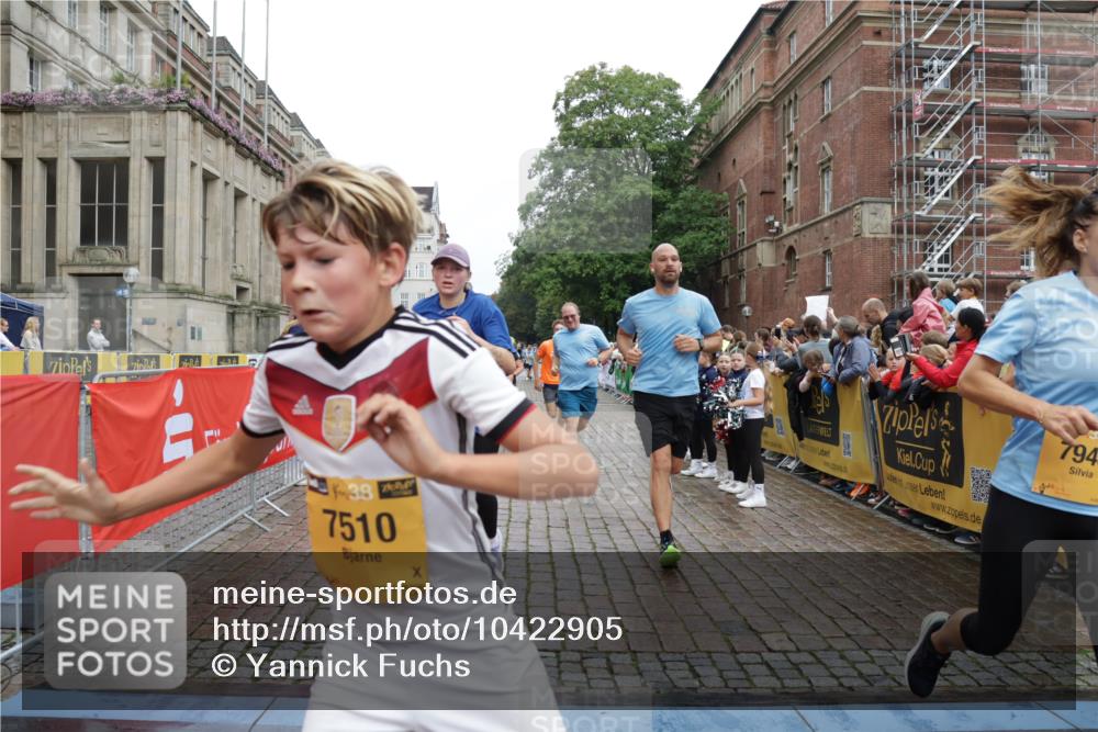 13.09.2026 - Kiel Lauf Yannick Fuchs http://msf.ph/oto/10422905 13.09.2026 09:43:54 Ziel 654, 4522, 5026, 5171, 5857, 7510, 7948, 9814, 10641, 10931, 12376, 40, 401, 1049, 1833, 1857, 4171, 4256, 5964, 6377, 7773, 7857, 7905, 8066, 8770, 8834, 9323, 9934, 10189, 10300, 10460, 11246, 12101, 12164, 12575, 793, 4092, 4283, 6550, 7753, 8300, 11653, 11655, 12098, 12373, 255, 623, 1508, 5929, 6377, 7099, 7532, 8808, 9933, 10118 meine-sportfotos.de