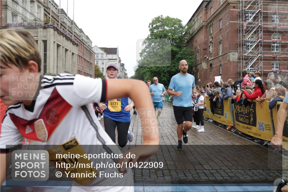 13.09.2026 - Kiel Lauf Yannick Fuchs http://msf.ph/oto/10422909 13.09.2026 09:43:55 Ziel 654, 4522, 5026, 5171, 5857, 7510, 7948, 9814, 10641, 10931, 12376, 40, 401, 1049, 1833, 1857, 4171, 4256, 5964, 6377, 7773, 7857, 7905, 8066, 8770, 8834, 9323, 9934, 10189, 10300, 10460, 11246, 12101, 12164, 12575, 793, 4092, 4283, 6550, 7753, 8300, 11653, 11655, 12098, 12373, 255, 623, 1508, 4256, 5929, 6377, 7099, 7532, 8066, 8808 meine-sportfotos.de