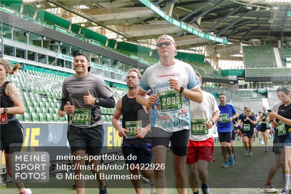 13.09.2026 - 21. swb-Marathon Bremen Michael Burmester http://msf.ph/oto/10422926 13.09.2026 13:23:04 Laufen im Stadion 128, 160, 211, 258, 324, 343, 351, 434, 533, 571, 609, 708, 851, 892, 1157, 1178, 1259, 1331, 1344, 1417, 1597, 1598, 1657, 1669, 1691, 1729, 1746, 1788, 1883, 2213, 2286, 2290, 2433, 2445, 2475, 2495, 2504, 2526, 2619, 2632, 2652, 2660, 2685, 2711, 2768, 2936, 2964, 2968, 2995, 3034, 3225, 3252, 3282, 3288, 3289, 3292, 3347, 3351, 3364, 3395, 3423, 3447, 3505, 3530, 3559, 3682, 3727, 3770, 3784, 3819, 4020, 4054, 4231, 4406, 4407, 4431, 4466, 4467, 4584, 1506 meine-sportfotos.de