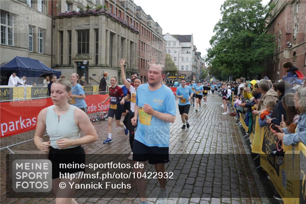 13.09.2026 - Kiel Lauf Yannick Fuchs http://msf.ph/oto/10422932 13.09.2026 10:57:52 Ziel 352, 353, 1517, 1528, 1567, 2234, 3111, 3575, 3661, 3667, 4250, 4497, 4754, 4765, 4997, 5458, 6353, 6425, 6805, 8996, 8998, 9404, 12303, 12323, 12473, 55, 156, 252, 538, 675, 1070, 1390, 1392, 1748, 2081, 2113, 3007, 3445, 3548, 3667, 3695, 3933, 4686, 4997, 5065, 5112, 5256, 5375, 5594, 6697, 6715, 7255, 7935, 8081, 8098, 8548, 8903, 9486, 9512, 9764, 9924, 9925, 10055, 10692, 10908, 11345, 11370, 11379, 11554, 11762, 11775, 11869, 12528, 12695, 721, 833, 905, 987, 1220 meine-sportfotos.de