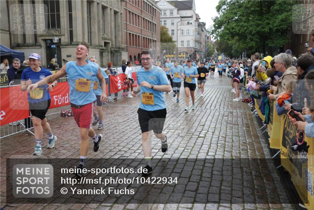 13.09.2026 - Kiel Lauf Yannick Fuchs http://msf.ph/oto/10422934 13.09.2026 10:57:53 Ziel 352, 353, 1517, 1528, 1567, 2234, 3111, 3575, 3661, 4250, 4340, 4497, 4754, 4765, 5232, 5458, 6353, 6425, 6805, 8996, 8998, 9404, 12303, 12323, 12473, 55, 156, 252, 538, 675, 1070, 1390, 1392, 1748, 2081, 2113, 3007, 3445, 3548, 3667, 3695, 3933, 4686, 4997, 5065, 5112, 5375, 5458, 5594, 6697, 6715, 7255, 7935, 8081, 8098, 8548, 8903, 9486, 9512, 9764, 9924, 9925, 10055, 10692, 10908, 11345, 11370, 11379, 11554, 11762, 11775, 11869, 12528, 12695, 721, 833, 905, 987, 1220 meine-sportfotos.de