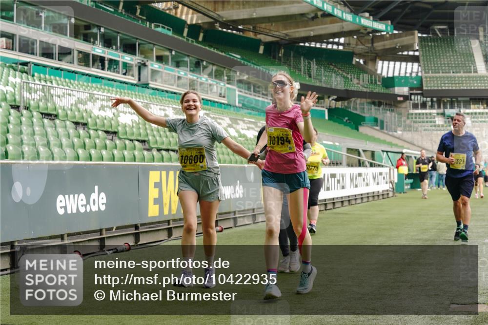 13.09.2026 - 21. swb-Marathon Bremen Michael Burmester http://msf.ph/oto/10422935 13.09.2026 10:46:05 Laufen im Stadion 10137, 10161, 10194, 10202, 10242, 10344, 10430, 10472, 10524, 10535, 10568, 10600, 10651, 10679, 10713, 10895, 10970, 10979, 11050, 11081, 11181, 11200, 11244, 11296, 11309, 11367, 11457, 11495, 11529, 11530, 11546, 11573, 11574, 11579, 11675, 11709, 11760, 11808, 11821, 11932, 12057, 12089, 12151, 12153, 12177, 12178, 12211, 12224, 12226, 12285, 12316, 12317, 12321, 12374, 12422, 12462, 12539, 10002, 10004, 10005, 10148, 10271, 10303, 10330, 10361, 10362 meine-sportfotos.de