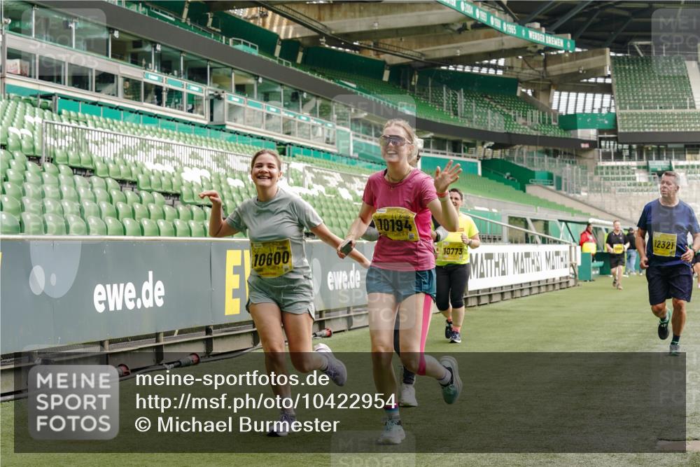 13.09.2026 - 21. swb-Marathon Bremen Michael Burmester http://msf.ph/oto/10422954 13.09.2026 10:46:05 Laufen im Stadion 10137, 10161, 10194, 10202, 10242, 10344, 10430, 10472, 10524, 10535, 10568, 10600, 10651, 10679, 10713, 10895, 10970, 10979, 11050, 11081, 11181, 11200, 11244, 11296, 11309, 11367, 11457, 11495, 11529, 11530, 11546, 11573, 11574, 11579, 11675, 11709, 11760, 11808, 11821, 11932, 12057, 12089, 12151, 12153, 12177, 12178, 12211, 12224, 12226, 12285, 12316, 12317, 12321, 12374, 12422, 12462, 12539, 10002, 10004, 10005, 10148, 10271, 10303, 10330, 10361, 10362 meine-sportfotos.de