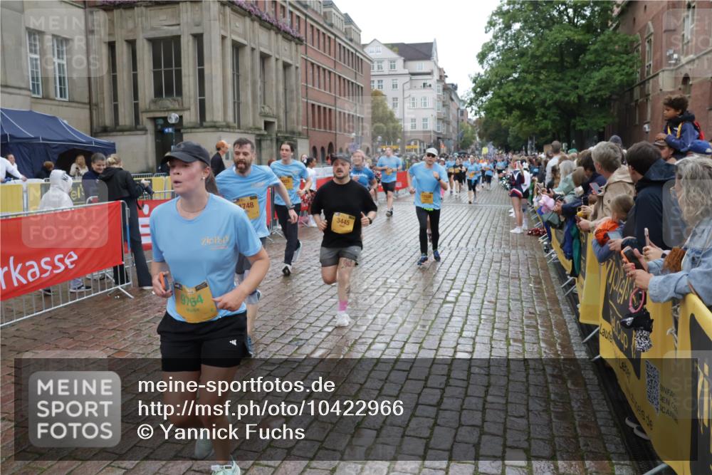 13.09.2026 - Kiel Lauf Yannick Fuchs http://msf.ph/oto/10422966 13.09.2026 10:57:56 Ziel 352, 353, 1220, 1517, 1567, 2234, 3111, 3661, 4250, 4340, 4497, 4754, 4765, 5154, 5163, 5232, 6353, 6425, 6805, 8996, 8998, 9404, 10318, 12204, 12303, 12473, 12633, 12634, 55, 156, 252, 538, 675, 1070, 1392, 1528, 1748, 2081, 3007, 3445, 3548, 3575, 3667, 3933, 4686, 4997, 5112, 5375, 5458, 5594, 6697, 6715, 7255, 7935, 8081, 8548, 8903, 9486, 9764, 9925, 10055, 10692, 10908, 11345, 11379, 11554, 11762, 11775, 12528, 12695, 721, 819, 833, 905, 987, 1253 meine-sportfotos.de