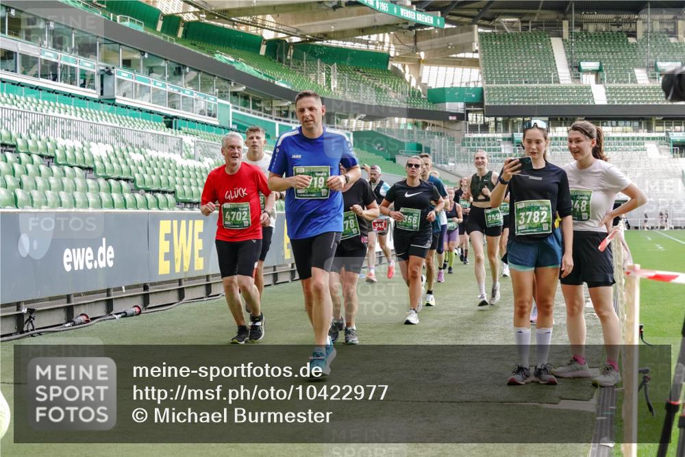13.09.2026 - 21. swb-Marathon Bremen Michael Burmester http://msf.ph/oto/10422977 13.09.2026 13:23:07 Laufen im Stadion 128, 137, 160, 211, 324, 343, 351, 434, 533, 571, 609, 708, 721, 851, 892, 1157, 1178, 1259, 1331, 1344, 1417, 1597, 1598, 1657, 1669, 1691, 1729, 1746, 1788, 1883, 2213, 2286, 2290, 2433, 2445, 2475, 2495, 2503, 2504, 2526, 2619, 2632, 2652, 2660, 2685, 2711, 2768, 2936, 2964, 2968, 3034, 3252, 3282, 3288, 3289, 3292, 3347, 3351, 3364, 3395, 3423, 3447, 3505, 3530, 3559, 3682, 3727, 3770, 3784, 3819, 4020, 4054, 4231, 4406, 4407, 4431, 4466, 4467, 4584, 1506 meine-sportfotos.de