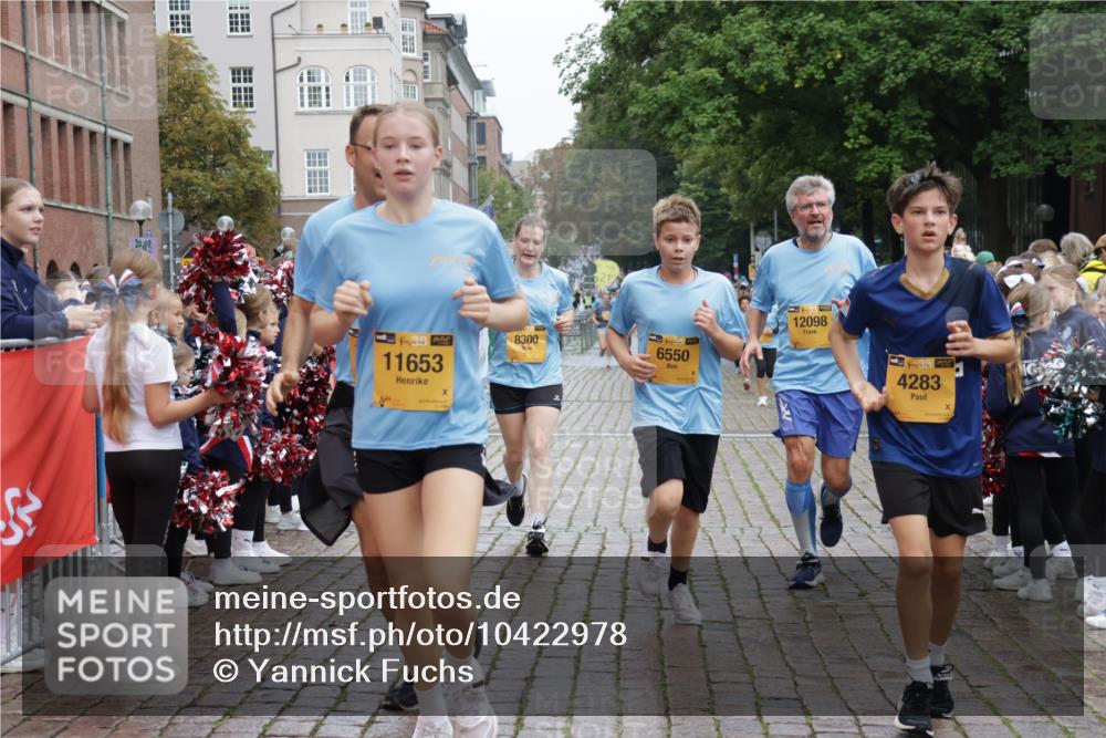 13.09.2026 - Kiel Lauf Yannick Fuchs http://msf.ph/oto/10422978 13.09.2026 09:44:04 Ziel 4283, 5026, 6550, 8300, 9814, 11653, 11655, 12098, 40, 654, 1049, 1833, 1857, 4171, 4522, 5171, 5857, 5964, 7510, 7773, 7905, 7948, 8770, 8834, 9323, 9814, 9934, 10300, 10460, 10641, 10931, 11246, 12101, 12164, 12376, 12575, 537, 793, 1053, 2031, 2437, 3688, 4092, 4573, 7744, 7753, 12318, 12373, 12437, 40, 401, 1857, 4256, 7773, 7857, 8066, 8770, 10189, 10300, 12575 meine-sportfotos.de