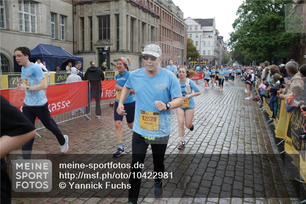 13.09.2026 - Kiel Lauf Yannick Fuchs http://msf.ph/oto/10422981 13.09.2026 10:57:58 Ziel 352, 353, 905, 1220, 1517, 1567, 1778, 2234, 3111, 3661, 4250, 4340, 4497, 4765, 5154, 5163, 5232, 6353, 6425, 8253, 8996, 8998, 9404, 10086, 10318, 12204, 12303, 12473, 12633, 12634, 55, 156, 252, 538, 675, 1070, 1392, 1528, 1748, 2081, 3007, 3445, 3548, 3575, 3667, 3933, 4686, 4754, 4997, 5112, 5375, 5458, 5594, 6697, 6715, 6805, 7255, 7935, 8081, 8548, 8903, 9486, 9925, 10692, 10908, 11345, 11379, 11554, 11762, 11775, 12528, 721, 819, 833, 987, 1253 meine-sportfotos.de