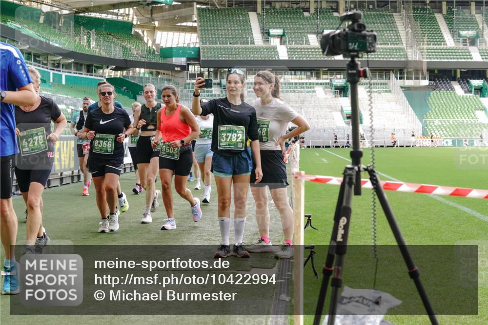 13.09.2026 - 21. swb-Marathon Bremen Michael Burmester http://msf.ph/oto/10422994 13.09.2026 13:23:08 Laufen im Stadion 128, 137, 160, 182, 211, 324, 343, 351, 434, 533, 571, 609, 708, 721, 851, 892, 1157, 1178, 1259, 1331, 1344, 1417, 1597, 1598, 1657, 1669, 1691, 1729, 1746, 1788, 1883, 2213, 2286, 2290, 2433, 2445, 2475, 2495, 2503, 2504, 2526, 2619, 2632, 2652, 2660, 2685, 2711, 2768, 2936, 2964, 2968, 3252, 3282, 3288, 3289, 3292, 3347, 3351, 3364, 3395, 3423, 3447, 3505, 3530, 3559, 3682, 3727, 3770, 3784, 3819, 4020, 4054, 4231, 4406, 4407, 4431, 4466, 4467, 4584, 1506 meine-sportfotos.de