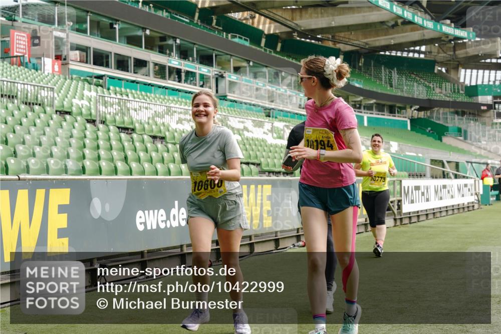 13.09.2026 - 21. swb-Marathon Bremen Michael Burmester http://msf.ph/oto/10422999 13.09.2026 10:46:06 Laufen im Stadion 10137, 10161, 10194, 10202, 10242, 10344, 10430, 10472, 10524, 10535, 10568, 10600, 10651, 10679, 10713, 10895, 10970, 10979, 11050, 11081, 11181, 11200, 11244, 11296, 11309, 11367, 11457, 11495, 11529, 11530, 11546, 11573, 11574, 11579, 11675, 11709, 11760, 11808, 11821, 11932, 12057, 12089, 12151, 12153, 12177, 12178, 12211, 12224, 12226, 12285, 12316, 12317, 12321, 12374, 12422, 12462, 12539, 10002, 10004, 10005, 10148, 10271, 10303, 10330, 10361, 10362 meine-sportfotos.de