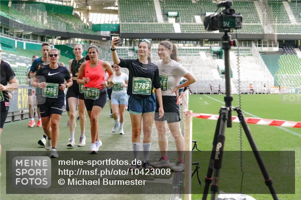 13.09.2026 - 21. swb-Marathon Bremen Michael Burmester http://msf.ph/oto/10423008 13.09.2026 13:23:08 Laufen im Stadion 128, 137, 160, 182, 211, 324, 343, 351, 434, 533, 571, 609, 708, 721, 851, 892, 1157, 1178, 1259, 1331, 1344, 1417, 1597, 1598, 1657, 1669, 1691, 1729, 1746, 1788, 1883, 2213, 2286, 2290, 2433, 2445, 2475, 2495, 2503, 2504, 2526, 2619, 2632, 2652, 2660, 2685, 2711, 2768, 2936, 2964, 2968, 3252, 3282, 3288, 3289, 3292, 3347, 3351, 3364, 3395, 3423, 3447, 3505, 3530, 3559, 3682, 3727, 3770, 3784, 3819, 4020, 4054, 4231, 4406, 4407, 4431, 4466, 4467, 4584, 1506 meine-sportfotos.de