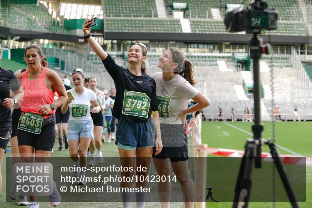 13.09.2026 - 21. swb-Marathon Bremen Michael Burmester http://msf.ph/oto/10423014 13.09.2026 13:23:08 Laufen im Stadion 128, 137, 160, 182, 211, 324, 343, 351, 434, 533, 571, 609, 708, 721, 851, 892, 1157, 1178, 1259, 1331, 1344, 1417, 1597, 1598, 1657, 1669, 1691, 1729, 1746, 1788, 1883, 2213, 2286, 2290, 2433, 2445, 2475, 2495, 2503, 2504, 2526, 2619, 2632, 2652, 2660, 2685, 2711, 2768, 2936, 2964, 2968, 3252, 3282, 3288, 3289, 3292, 3347, 3351, 3364, 3395, 3423, 3447, 3505, 3530, 3559, 3682, 3727, 3770, 3784, 3819, 4020, 4054, 4231, 4406, 4407, 4431, 4466, 4467, 4584, 1506 meine-sportfotos.de