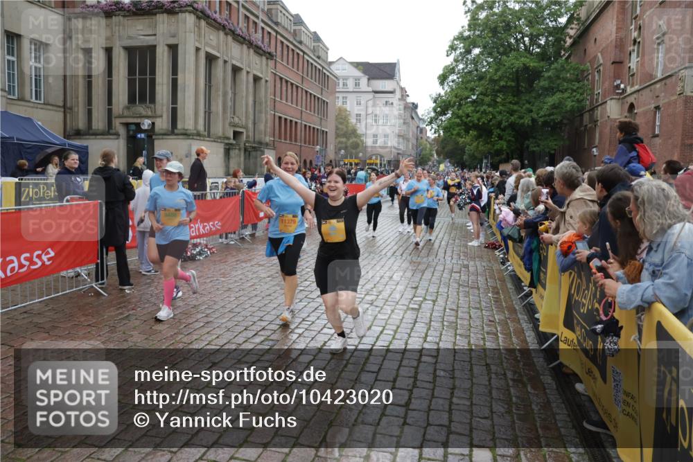 13.09.2026 - Kiel Lauf Yannick Fuchs http://msf.ph/oto/10423020 13.09.2026 10:58:03 Ziel 352, 353, 721, 905, 1220, 1351, 1778, 2234, 4340, 4592, 5154, 5163, 5232, 5540, 5958, 6353, 6425, 7412, 8253, 8470, 8996, 10086, 10318, 10765, 10785, 11238, 11613, 12204, 12303, 12473, 12633, 12634, 55, 156, 252, 352, 353, 538, 675, 1070, 1517, 1528, 1567, 2081, 3007, 3111, 3548, 3575, 3661, 3667, 3933, 4250, 4497, 4686, 4754, 4765, 4997, 5112, 5375, 5458, 5594, 6697, 6715, 6805, 7255, 8548, 8903, 9486, 10692, 10908, 11345, 11379, 11554, 11762, 11775, 819, 833, 987, 1253 meine-sportfotos.de