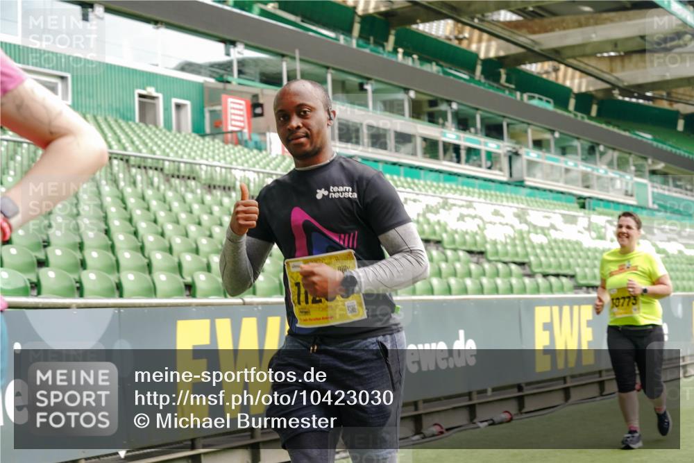 13.09.2026 - 21. swb-Marathon Bremen Michael Burmester http://msf.ph/oto/10423030 13.09.2026 10:46:08 Laufen im Stadion 10137, 10161, 10194, 10202, 10242, 10344, 10430, 10472, 10524, 10535, 10568, 10600, 10651, 10679, 10713, 10895, 10970, 10979, 11050, 11081, 11181, 11200, 11244, 11296, 11309, 11367, 11457, 11495, 11529, 11530, 11546, 11573, 11574, 11579, 11675, 11709, 11760, 11808, 11821, 11932, 12057, 12089, 12151, 12153, 12177, 12178, 12211, 12224, 12226, 12285, 12316, 12317, 12321, 12374, 12422, 12462, 12539, 10002, 10004, 10005, 10148, 10271, 10303, 10330, 10361, 10362 meine-sportfotos.de