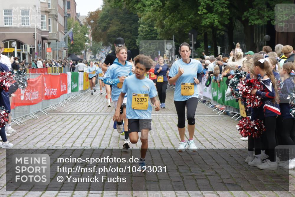 13.09.2026 - Kiel Lauf Yannick Fuchs http://msf.ph/oto/10423031 13.09.2026 09:44:11 Ziel 537, 793, 2031, 4092, 4283, 6550, 7753, 8300, 11653, 11655, 12098, 12373, 12437, 654, 1833, 4522, 5026, 5171, 5857, 5964, 7510, 7948, 9323, 9814, 9934, 10460, 10641, 10931, 12164, 12376, 801, 958, 1053, 1849, 1866, 2045, 2212, 2437, 2868, 3688, 4098, 4573, 6892, 7121, 7430, 7744, 12318, 40, 1049, 1833, 1857, 4171, 7773, 7905, 8770, 8834, 10300, 10460, 11246, 12101, 12164, 12575 meine-sportfotos.de
