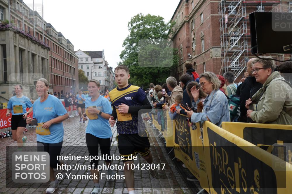 13.09.2026 - Kiel Lauf Yannick Fuchs http://msf.ph/oto/10423047 13.09.2026 10:58:07 Ziel 721, 833, 905, 987, 1220, 1351, 1778, 3325, 3326, 4340, 4592, 5154, 5163, 5232, 5540, 5958, 6345, 6353, 6982, 7412, 8253, 8470, 9309, 10086, 10318, 10765, 10785, 11238, 11613, 12204, 12633, 12634, 12840, 156, 252, 352, 353, 538, 675, 1070, 1517, 1528, 1567, 2081, 2234, 3111, 3548, 3575, 3661, 3667, 3933, 4250, 4497, 4686, 4754, 4765, 4997, 5112, 5375, 5458, 5594, 6353, 6425, 6697, 6715, 6805, 7255, 8548, 8903, 10692, 10908, 11345, 11554, 11762, 11775, 91, 819, 1253 meine-sportfotos.de