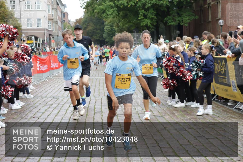 13.09.2026 - Kiel Lauf Yannick Fuchs http://msf.ph/oto/10423048 13.09.2026 09:44:12 Ziel 537, 793, 2031, 2437, 4092, 4283, 6550, 7753, 8300, 11653, 11655, 12098, 12373, 12437, 654, 1833, 4522, 5026, 5171, 5857, 5964, 7510, 7948, 9323, 9814, 9934, 10460, 10641, 10931, 11653, 12164, 12376, 801, 958, 1053, 1849, 1866, 2045, 2212, 2868, 3198, 3688, 4098, 4573, 6892, 6895, 7121, 7430, 7744, 12318, 40, 1049, 1833, 1857, 4171, 7773, 7905, 8770, 8834, 9323, 9934, 10460, 11246, 12101, 12164 meine-sportfotos.de