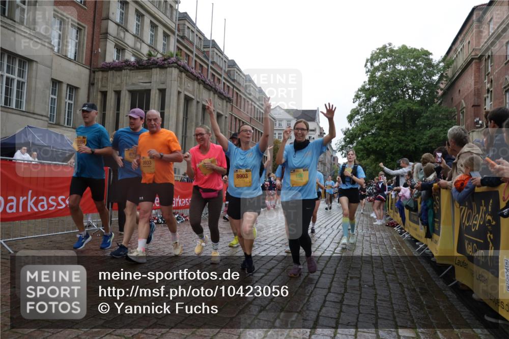 13.09.2026 - Kiel Lauf Yannick Fuchs http://msf.ph/oto/10423056 13.09.2026 10:58:13 Ziel 721, 819, 833, 905, 987, 1253, 1351, 1404, 1910, 2309, 3222, 3325, 3326, 4160, 4212, 4592, 5172, 5314, 5540, 5668, 5958, 6345, 6982, 7256, 7340, 7412, 8253, 8470, 9309, 9476, 10364, 10765, 10785, 10805, 11238, 11613, 12123, 12456, 12701, 12821, 12840, 156, 252, 352, 353, 538, 675, 905, 1220, 1517, 1528, 1567, 1778, 2234, 3111, 3548, 3575, 3661, 3667, 3933, 4250, 4340, 4497, 4754, 4765, 4997, 5112, 5154, 5163, 5232, 5458, 6353, 6425, 6805, 8548, 8903, 11345, 11554, 11762, 91 meine-sportfotos.de