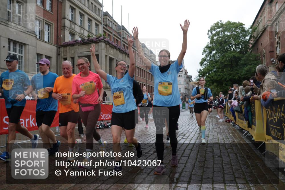 13.09.2026 - Kiel Lauf Yannick Fuchs http://msf.ph/oto/10423067 13.09.2026 10:58:14 Ziel 721, 819, 833, 987, 1253, 1351, 1404, 1910, 2309, 3222, 3325, 3326, 3671, 4160, 4212, 4592, 5172, 5314, 5540, 5668, 5958, 6345, 6982, 7256, 7340, 7412, 8470, 9309, 9476, 10364, 10765, 10785, 10805, 11238, 11613, 12123, 12456, 12701, 12821, 12840, 156, 252, 352, 353, 538, 675, 905, 1220, 1517, 1528, 1567, 1778, 2234, 3111, 3548, 3575, 3661, 3667, 3933, 4250, 4340, 4497, 4754, 4765, 4997, 5112, 5154, 5163, 5232, 5458, 6353, 6425, 6805, 8548, 8903, 11345, 11554, 91 meine-sportfotos.de