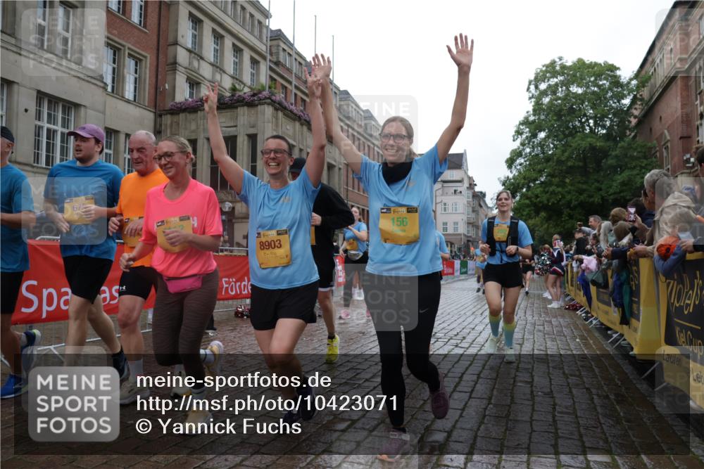 13.09.2026 - Kiel Lauf Yannick Fuchs http://msf.ph/oto/10423071 13.09.2026 10:58:14 Ziel 721, 819, 833, 987, 1253, 1351, 1404, 1910, 2309, 3222, 3325, 3326, 3671, 4160, 4212, 4592, 5172, 5314, 5540, 5668, 5958, 6345, 6982, 7256, 7340, 7412, 8470, 9309, 9476, 10364, 10765, 10785, 10805, 11238, 11613, 12123, 12456, 12701, 12821, 12840, 156, 252, 352, 353, 538, 675, 905, 1220, 1517, 1528, 1567, 1778, 2234, 3111, 3548, 3575, 3661, 3667, 3933, 4250, 4340, 4497, 4754, 4765, 4997, 5112, 5154, 5163, 5232, 5458, 6353, 6425, 6805, 8548, 8903, 11345, 11554, 91 meine-sportfotos.de