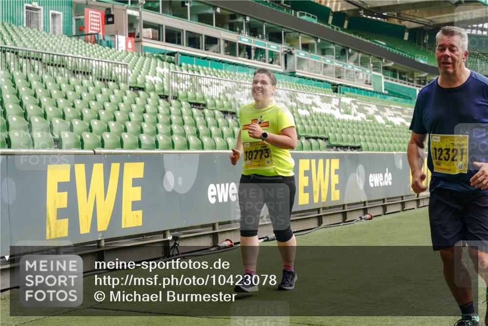 13.09.2026 - 21. swb-Marathon Bremen Michael Burmester http://msf.ph/oto/10423078 13.09.2026 10:46:09 Laufen im Stadion 10137, 10161, 10194, 10202, 10242, 10344, 10430, 10472, 10524, 10535, 10568, 10600, 10651, 10679, 10713, 10895, 10970, 10979, 11050, 11081, 11181, 11200, 11244, 11296, 11309, 11367, 11457, 11495, 11529, 11530, 11546, 11573, 11574, 11579, 11675, 11709, 11760, 11808, 11821, 11932, 12057, 12089, 12151, 12153, 12177, 12178, 12211, 12224, 12226, 12285, 12316, 12317, 12321, 12374, 12422, 12462, 12539, 10002, 10004, 10005, 10148, 10271, 10303, 10330, 10361, 10362 meine-sportfotos.de