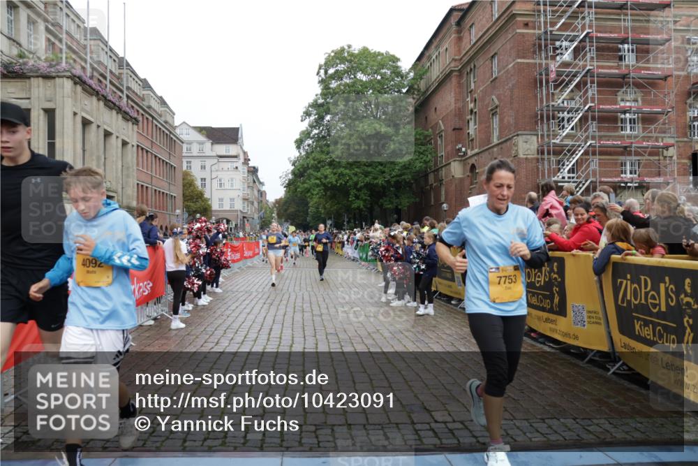 13.09.2026 - Kiel Lauf Yannick Fuchs http://msf.ph/oto/10423091 13.09.2026 09:44:14 Ziel 537, 793, 2031, 2437, 3688, 4092, 7753, 8300, 12098, 12373, 12437, 654, 4283, 4522, 5026, 5171, 5857, 5964, 6550, 7510, 7948, 8300, 9323, 9814, 9934, 10641, 10931, 11653, 11655, 12098, 12164, 12376, 801, 958, 1053, 1849, 1866, 2045, 2212, 2868, 3198, 4098, 4316, 4573, 6892, 6895, 7121, 7430, 7744, 12161, 12318, 1049, 1833, 4171, 5964, 7773, 7905, 8770, 8834, 9323, 9934, 10460, 11246, 12101, 12164 meine-sportfotos.de