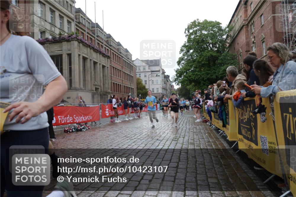 13.09.2026 - Kiel Lauf Yannick Fuchs http://msf.ph/oto/10423107 13.09.2026 10:58:16 Ziel 721, 819, 833, 987, 1253, 1351, 1404, 1910, 2309, 3222, 3325, 3326, 3671, 4160, 4212, 4592, 5172, 5314, 5540, 5668, 6345, 6982, 7256, 7340, 7412, 9309, 9458, 9476, 10364, 10785, 10805, 11238, 11613, 12123, 12456, 12701, 12821, 12840, 252, 352, 353, 538, 905, 1220, 1351, 1517, 1528, 1567, 1778, 2234, 3111, 3548, 3575, 3661, 3667, 3933, 4250, 4340, 4497, 4592, 4754, 4765, 4997, 5154, 5163, 5232, 5458, 5958, 6353, 6425, 6805, 8548, 11345, 91 meine-sportfotos.de