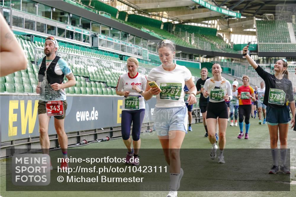 13.09.2026 - 21. swb-Marathon Bremen Michael Burmester http://msf.ph/oto/10423111 13.09.2026 13:23:12 Laufen im Stadion 128, 137, 160, 182, 211, 324, 343, 434, 533, 571, 609, 708, 721, 743, 892, 1157, 1178, 1259, 1331, 1344, 1417, 1597, 1598, 1657, 1669, 1691, 1729, 1746, 1788, 1883, 2213, 2286, 2290, 2433, 2445, 2475, 2495, 2503, 2504, 2526, 2619, 2632, 2652, 2660, 2685, 2711, 2768, 2936, 2964, 2968, 3252, 3282, 3288, 3289, 3292, 3347, 3351, 3364, 3395, 3423, 3447, 3505, 3530, 3559, 3682, 3727, 3770, 3784, 3819, 4020, 4054, 4231, 4406, 4407, 4431, 4466, 4467, 4584, 1506 meine-sportfotos.de