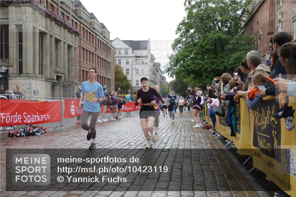13.09.2026 - Kiel Lauf Yannick Fuchs http://msf.ph/oto/10423119 13.09.2026 10:58:17 Ziel 721, 819, 833, 987, 1253, 1404, 1858, 1910, 2309, 3222, 3325, 3326, 3671, 4160, 4212, 5172, 5314, 5540, 5668, 6345, 6982, 7256, 7340, 7482, 9309, 9458, 9476, 9827, 10364, 10805, 11238, 11460, 12123, 12199, 12456, 12701, 12821, 12840, 352, 353, 905, 1220, 1351, 1517, 1528, 1567, 1778, 2234, 3111, 3575, 3661, 3667, 4250, 4340, 4497, 4592, 4754, 4765, 4997, 5154, 5163, 5232, 5458, 5540, 5958, 6353, 6425, 6805, 91 meine-sportfotos.de