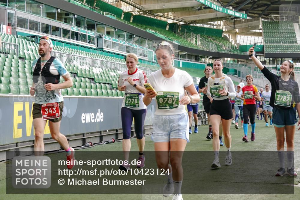 13.09.2026 - 21. swb-Marathon Bremen Michael Burmester http://msf.ph/oto/10423124 13.09.2026 13:23:12 Laufen im Stadion 128, 137, 160, 182, 211, 324, 343, 434, 533, 571, 609, 708, 721, 743, 892, 1157, 1178, 1259, 1331, 1344, 1417, 1597, 1598, 1657, 1669, 1691, 1729, 1746, 1788, 1883, 2213, 2286, 2290, 2433, 2445, 2475, 2495, 2503, 2504, 2526, 2619, 2632, 2652, 2660, 2685, 2711, 2768, 2936, 2964, 2968, 3252, 3282, 3288, 3289, 3292, 3347, 3351, 3364, 3395, 3423, 3447, 3505, 3530, 3559, 3682, 3727, 3770, 3784, 3819, 4020, 4054, 4231, 4406, 4407, 4431, 4466, 4467, 4584, 1506 meine-sportfotos.de