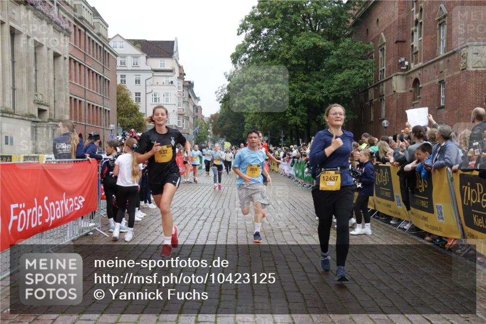 13.09.2026 - Kiel Lauf Yannick Fuchs http://msf.ph/oto/10423125 13.09.2026 09:44:18 Ziel 537, 793, 1053, 2031, 2437, 3688, 4092, 4573, 7744, 7753, 12318, 12373, 12437, 654, 4283, 4522, 5026, 5171, 5857, 6550, 7510, 7948, 8300, 9814, 10641, 10931, 11653, 11655, 12098, 12376, 801, 912, 958, 1849, 1866, 2045, 2212, 2787, 2868, 3198, 3209, 4098, 4316, 6892, 6895, 7121, 7430, 12161, 1833, 5964, 9323, 9934, 10460, 12164 meine-sportfotos.de