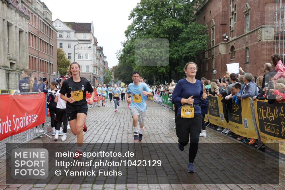13.09.2026 - Kiel Lauf Yannick Fuchs http://msf.ph/oto/10423129 13.09.2026 09:44:18 Ziel 537, 793, 1053, 2031, 2437, 3688, 4092, 4573, 7744, 7753, 12318, 12373, 12437, 654, 4283, 4522, 5026, 5171, 5857, 6550, 7510, 7948, 8300, 9814, 10641, 10931, 11653, 11655, 12098, 12376, 801, 912, 958, 1849, 1866, 2045, 2212, 2787, 2868, 3198, 3209, 4098, 4316, 6892, 6895, 7121, 7430, 12161, 1833, 5964, 9323, 9934, 10460, 12164 meine-sportfotos.de
