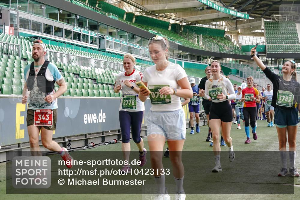 13.09.2026 - 21. swb-Marathon Bremen Michael Burmester http://msf.ph/oto/10423133 13.09.2026 13:23:12 Laufen im Stadion 128, 137, 160, 182, 211, 324, 343, 434, 533, 571, 609, 708, 721, 743, 892, 1157, 1178, 1259, 1331, 1344, 1417, 1597, 1598, 1657, 1669, 1691, 1729, 1746, 1788, 1883, 2213, 2286, 2290, 2433, 2445, 2475, 2495, 2503, 2504, 2526, 2619, 2632, 2652, 2660, 2685, 2711, 2768, 2936, 2964, 2968, 3252, 3282, 3288, 3289, 3292, 3347, 3351, 3364, 3395, 3423, 3447, 3505, 3530, 3559, 3682, 3727, 3770, 3784, 3819, 4020, 4054, 4231, 4406, 4407, 4431, 4466, 4467, 4584, 1506 meine-sportfotos.de