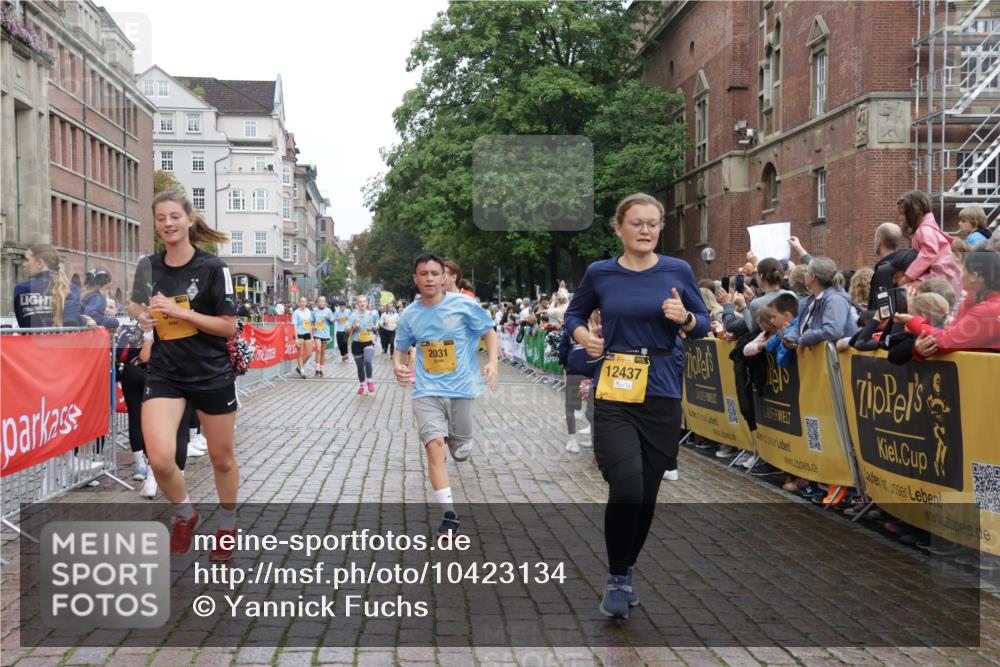 13.09.2026 - Kiel Lauf Yannick Fuchs http://msf.ph/oto/10423134 13.09.2026 09:44:18 Ziel 537, 793, 1053, 2031, 2437, 3688, 4092, 4573, 7744, 7753, 12318, 12373, 12437, 654, 4283, 4522, 5026, 5171, 5857, 6550, 7510, 7948, 8300, 9814, 10641, 10931, 11653, 11655, 12098, 12376, 801, 912, 958, 1849, 1866, 2045, 2212, 2787, 2868, 3198, 3209, 4098, 4316, 6892, 6895, 7121, 7430, 12161, 1833, 5964, 9323, 9934, 10460, 12164 meine-sportfotos.de