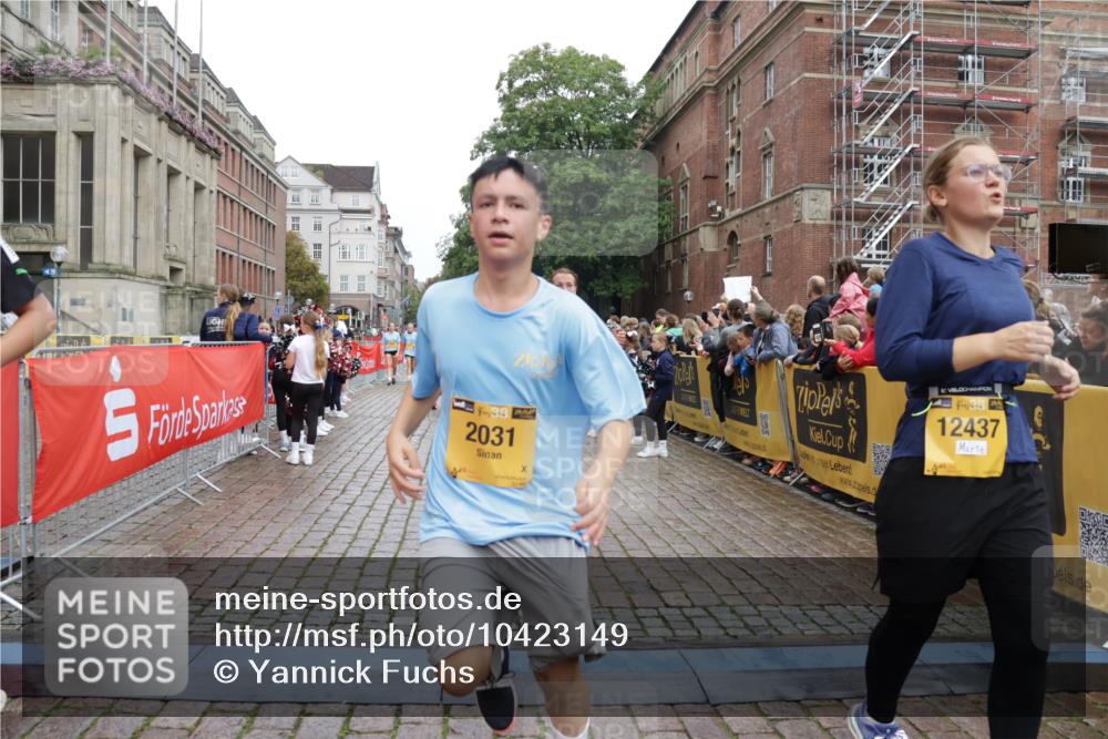 13.09.2026 - Kiel Lauf Yannick Fuchs http://msf.ph/oto/10423149 13.09.2026 09:44:19 Ziel 537, 793, 1053, 2031, 2437, 3688, 4092, 4573, 7744, 7753, 12318, 12373, 12437, 654, 4283, 4522, 5026, 5171, 5857, 6550, 7510, 7948, 8300, 9814, 10641, 10931, 11653, 11655, 12098, 12376, 801, 912, 958, 1849, 1866, 2045, 2212, 2787, 2868, 3198, 3209, 4098, 4316, 6892, 6895, 7121, 7430, 12161, 1833, 5964, 9323, 9934, 10460, 12164 meine-sportfotos.de