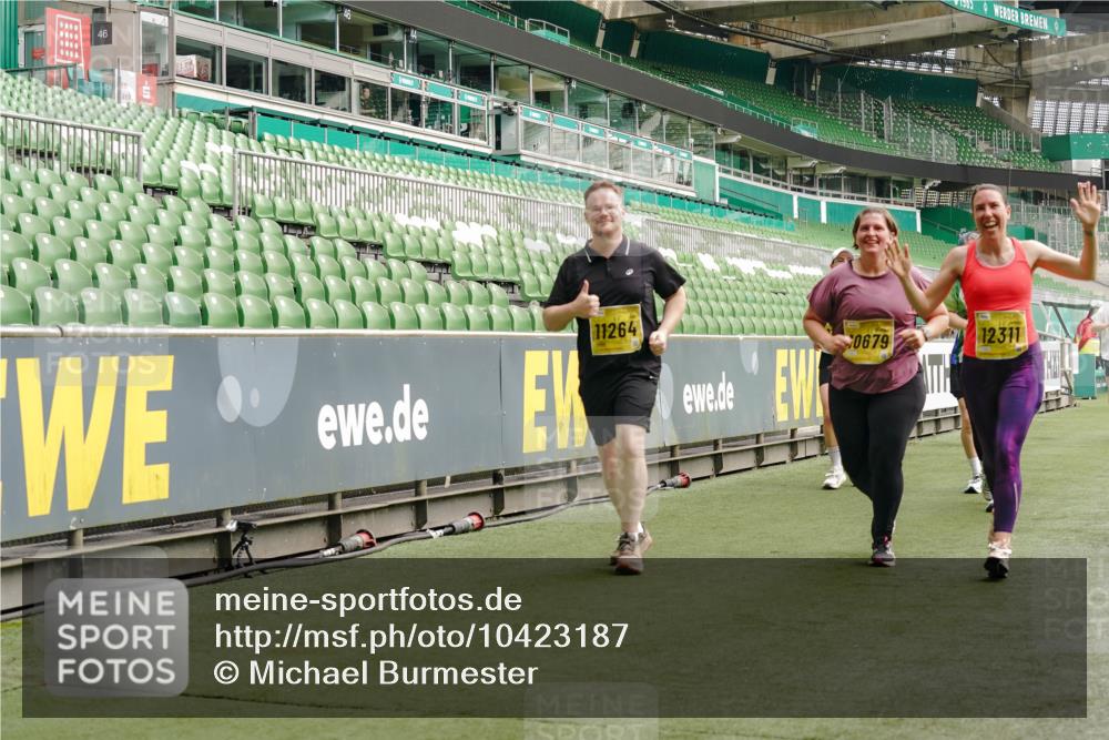 13.09.2026 - 21. swb-Marathon Bremen Michael Burmester http://msf.ph/oto/10423187 13.09.2026 10:46:18 Laufen im Stadion 10137, 10161, 10194, 10202, 10242, 10344, 10430, 10472, 10524, 10535, 10568, 10600, 10651, 10895, 10933, 10970, 10979, 11050, 11081, 11181, 11200, 11244, 11296, 11309, 11367, 11457, 11495, 11529, 11530, 11546, 11573, 11574, 11579, 11639, 11675, 11709, 11760, 11808, 11821, 11932, 12057, 12089, 12151, 12153, 12177, 12178, 12211, 12224, 12226, 12285, 12316, 12317, 12374, 12422, 12462, 12539, 10002, 10004, 10005, 10148, 10271, 10303, 10330, 10361, 10362 meine-sportfotos.de