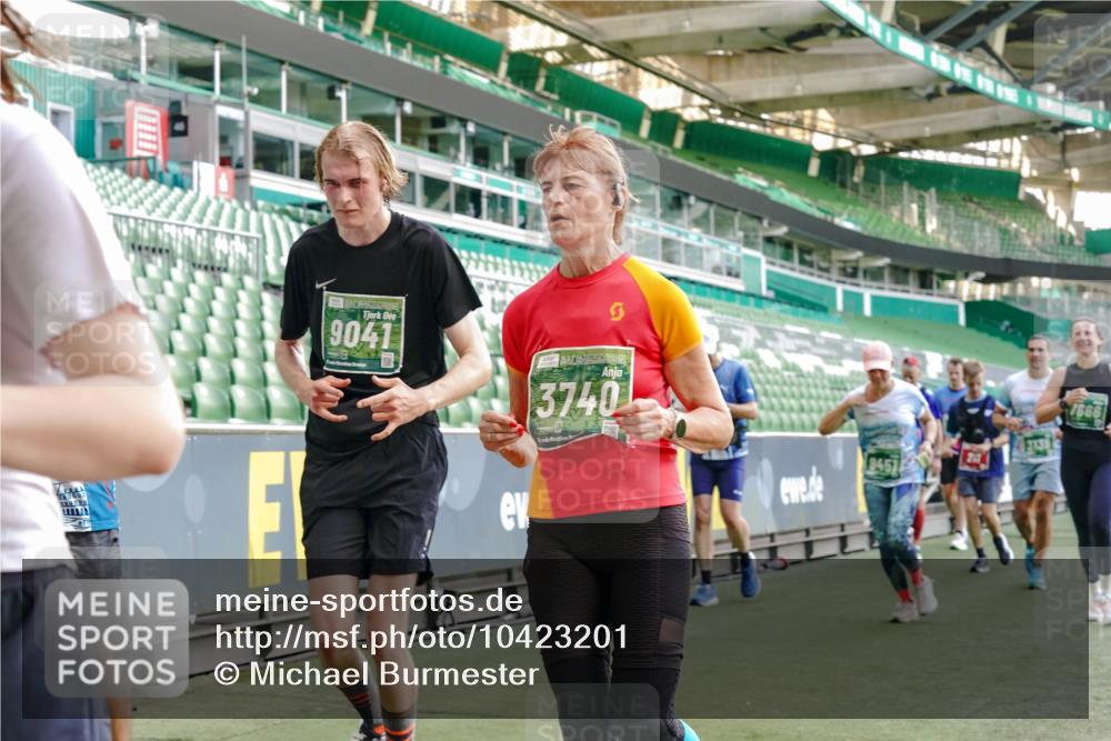 13.09.2026 - 21. swb-Marathon Bremen Michael Burmester http://msf.ph/oto/10423201 13.09.2026 13:23:16 Laufen im Stadion 128, 137, 160, 182, 211, 324, 343, 434, 533, 571, 609, 708, 721, 743, 892, 1157, 1178, 1259, 1273, 1331, 1417, 1597, 1598, 1657, 1669, 1691, 1746, 1788, 1883, 2213, 2286, 2290, 2433, 2445, 2465, 2475, 2495, 2503, 2504, 2526, 2619, 2632, 2660, 2685, 2711, 2768, 2936, 2964, 2968, 3252, 3282, 3288, 3289, 3292, 3347, 3351, 3364, 3395, 3423, 3447, 3505, 3530, 3559, 3682, 3727, 3770, 3784, 3819, 4020, 4054, 4231, 4406, 4407, 4431, 4466, 4467, 4584, 1506 meine-sportfotos.de