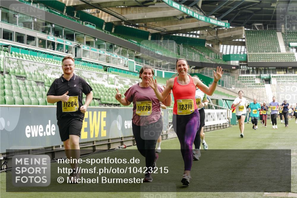 13.09.2026 - 21. swb-Marathon Bremen Michael Burmester http://msf.ph/oto/10423215 13.09.2026 10:46:19 Laufen im Stadion 10137, 10161, 10194, 10202, 10242, 10344, 10349, 10430, 10472, 10524, 10535, 10568, 10600, 10651, 10895, 10933, 10970, 10979, 11050, 11081, 11181, 11200, 11244, 11296, 11309, 11367, 11457, 11495, 11529, 11530, 11546, 11573, 11574, 11579, 11639, 11675, 11709, 11760, 11808, 11821, 11932, 12057, 12089, 12153, 12177, 12178, 12211, 12224, 12226, 12285, 12316, 12317, 12374, 12422, 12462, 12539, 10002, 10004, 10005, 10148, 10271, 10303, 10330, 10335, 10361, 10362 meine-sportfotos.de